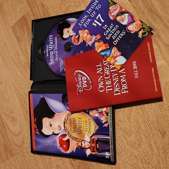 Snow White and the Seven Dwarfs, Sleeping Beauty and 191 Dalmatians Platinum DVD - Picture 3 of 7